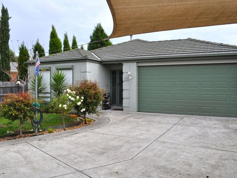 11 Conroy Place, Roxburgh Park VIC 3064