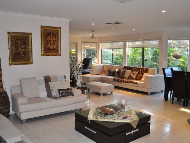 11 Conroy Place, Roxburgh Park VIC 3064