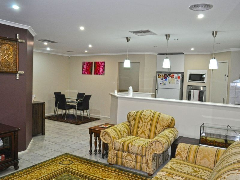 6 Conroy Place, Roxburgh Park VIC 3064