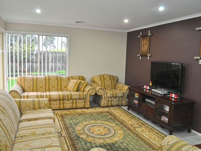 6 Conroy Place, Roxburgh Park VIC 3064