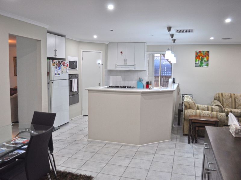6 Conroy Place, Roxburgh Park VIC 3064