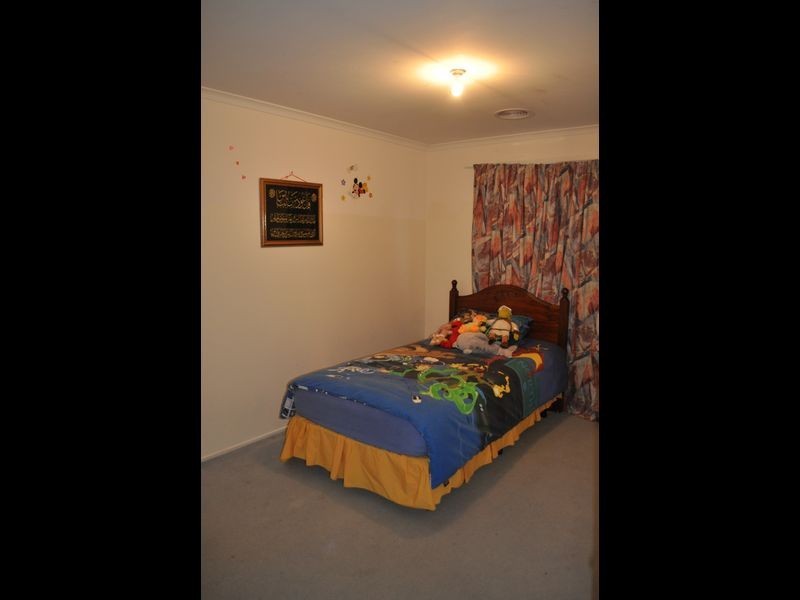 6 Conroy Place, Roxburgh Park VIC 3064