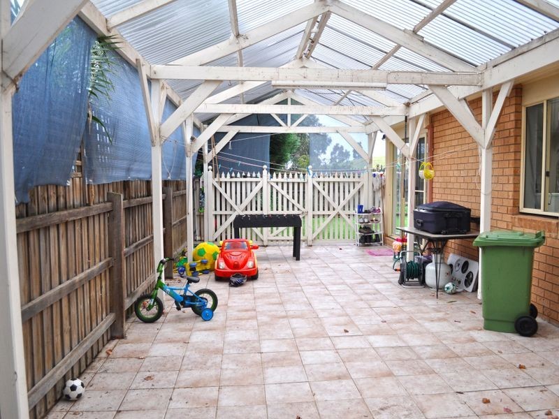 6 Conroy Place, Roxburgh Park VIC 3064