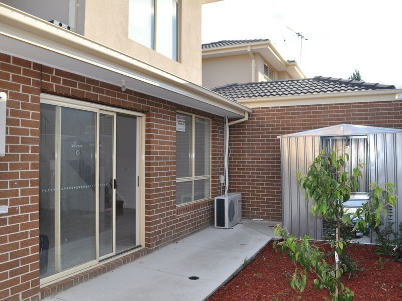 3/8 Knight Court, Meadow Heights VIC 3048