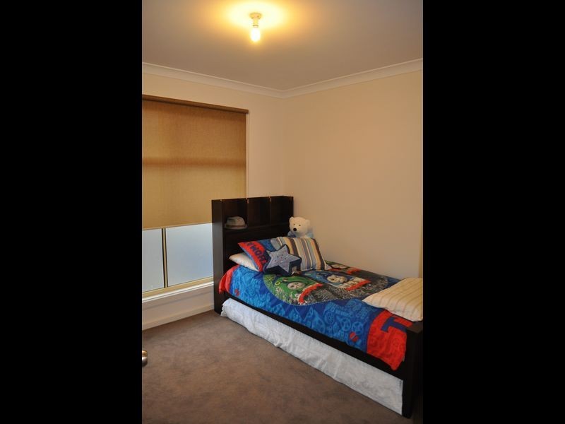 2/8 Knight Court, Meadow Heights VIC 3048