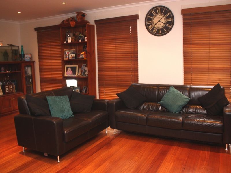 23 Barrington Crescent, Gladstone Park VIC 3043
