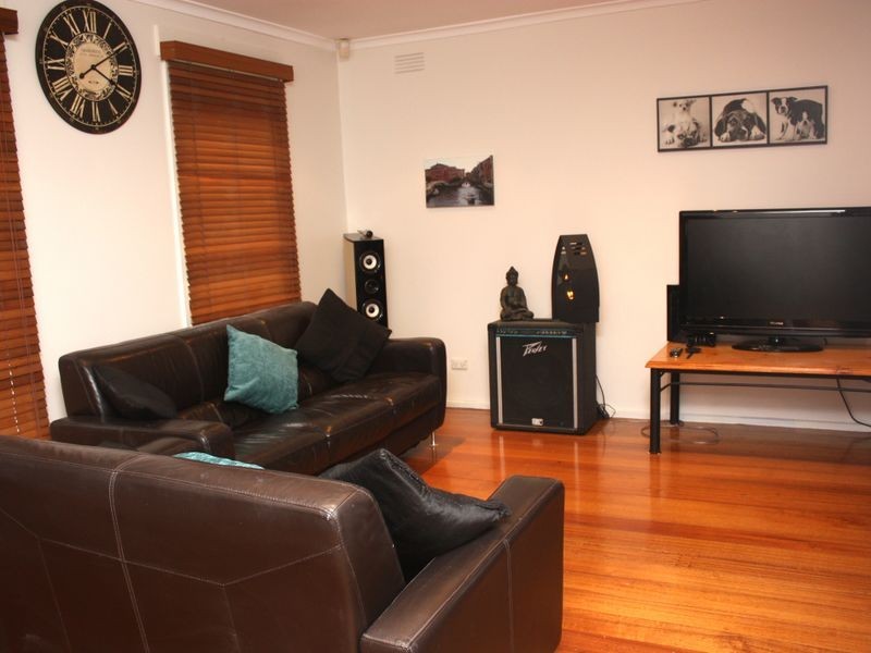23 Barrington Crescent, Gladstone Park VIC 3043