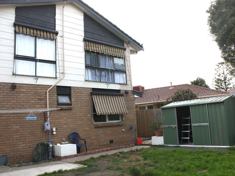 23 Barrington Crescent, Gladstone Park VIC 3043