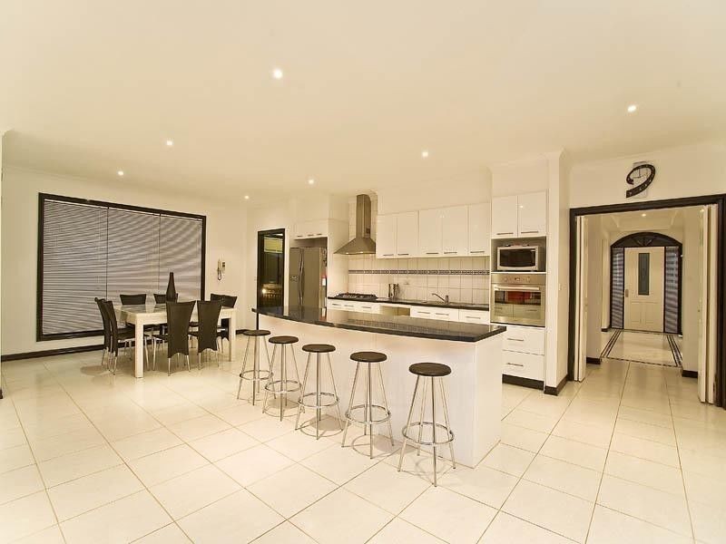 13 Correll Way, Roxburgh Park VIC 3064