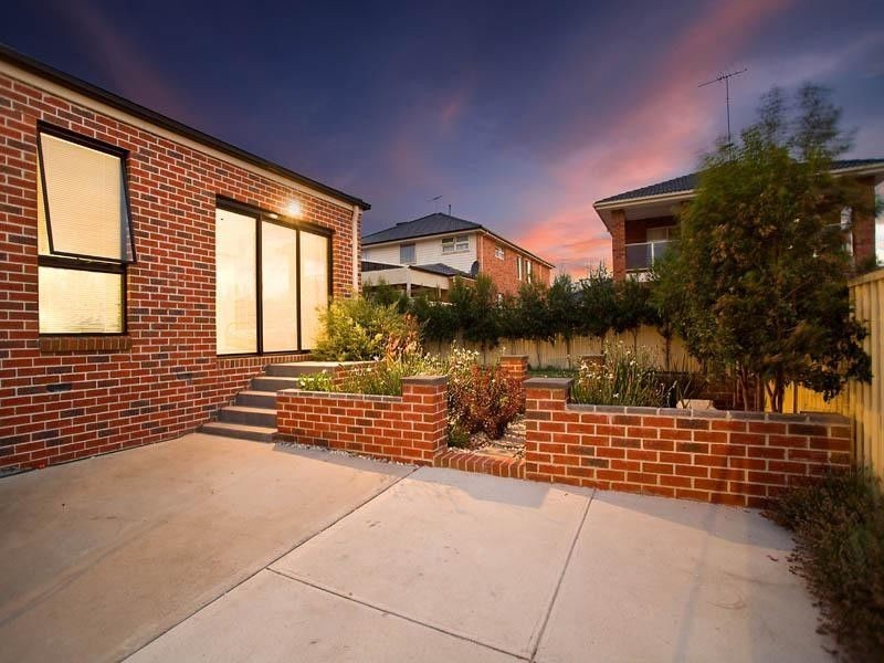 13 Correll Way, Roxburgh Park VIC 3064