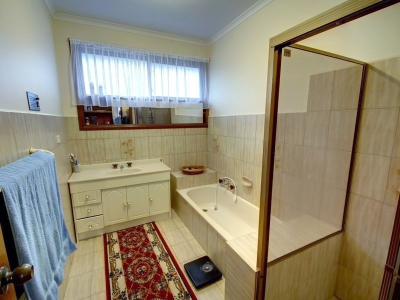 15 Harricks Crescent, Attwood VIC 3049