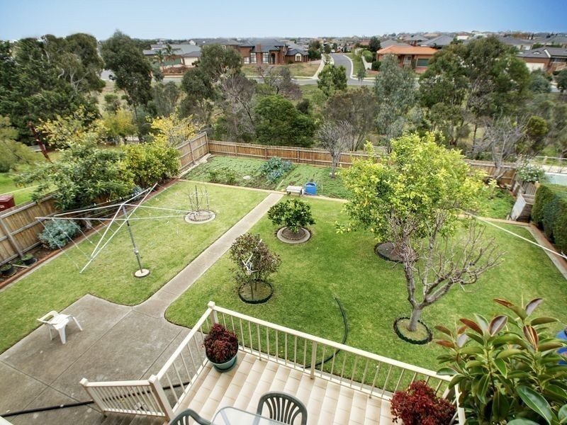 15 Harricks Crescent, Attwood VIC 3049