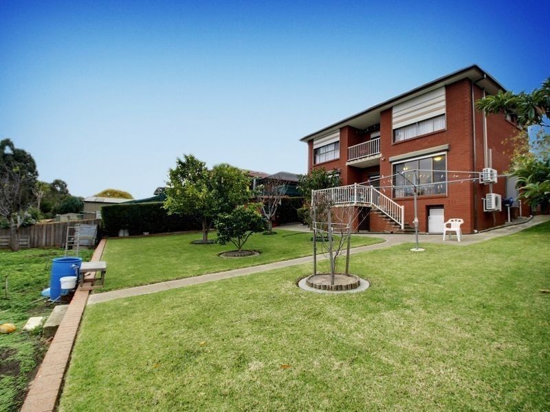 15 Harricks Crescent, Attwood VIC 3049