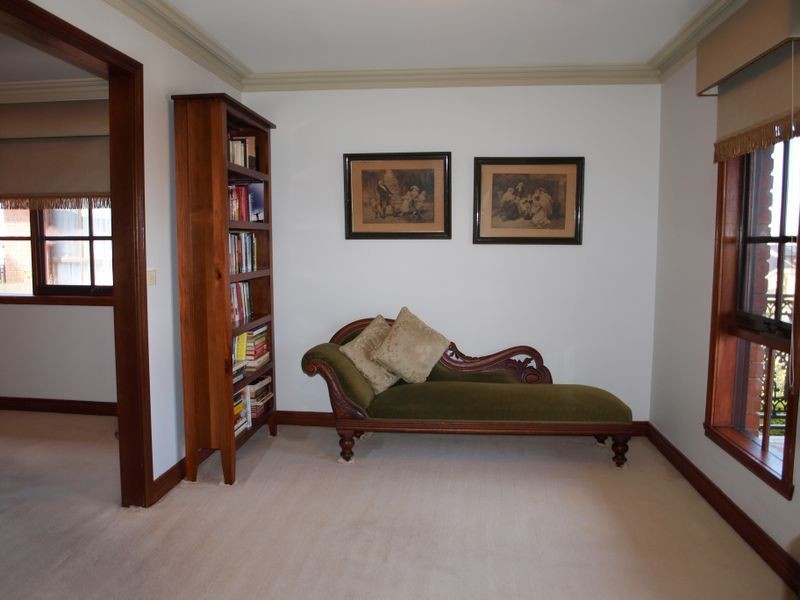 44 Burrowye Crescent, Keilor VIC 3036