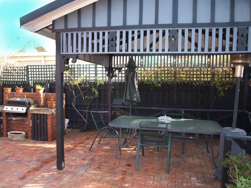 44 Burrowye Crescent, Keilor VIC 3036