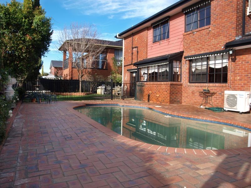 44 Burrowye Crescent, Keilor VIC 3036