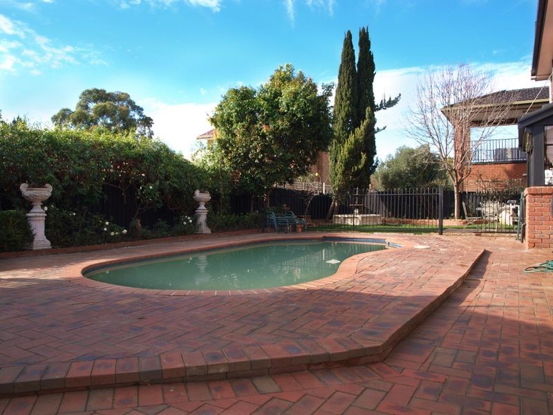 44 Burrowye Crescent, Keilor VIC 3036