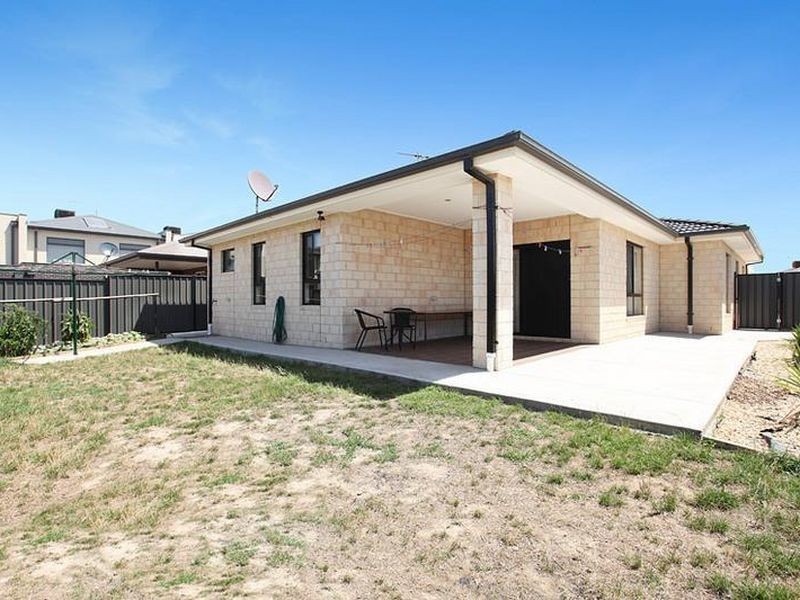 2 Kirkstead Grove, Craigieburn VIC 3064