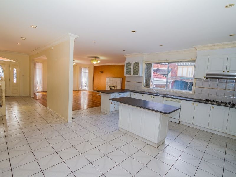 16 Aberdeen Avenue, Greenvale VIC 3059