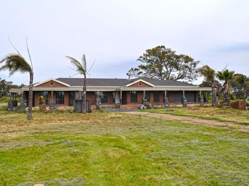 105 Forest Red Gum Drive, Mickleham VIC 3064