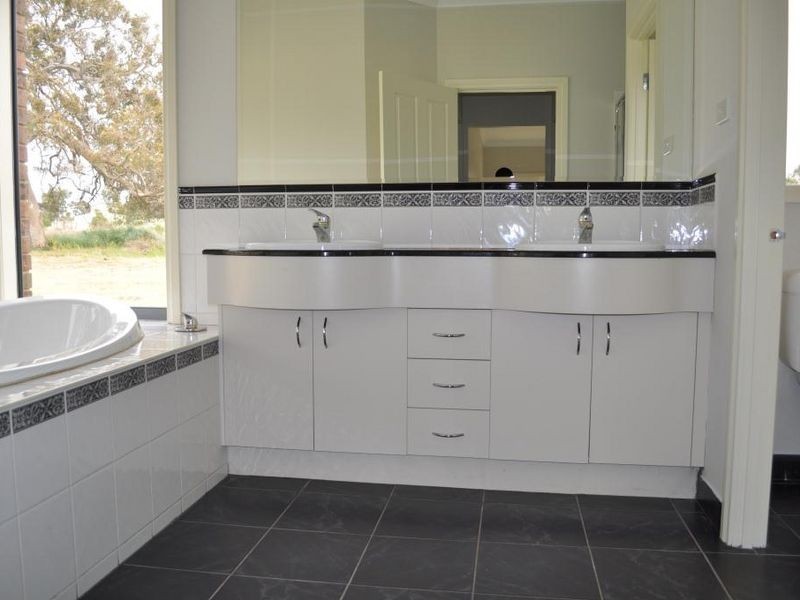 105 Forest Red Gum Drive, Mickleham VIC 3064