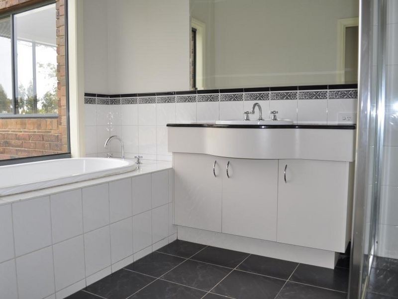 105 Forest Red Gum Drive, Mickleham VIC 3064