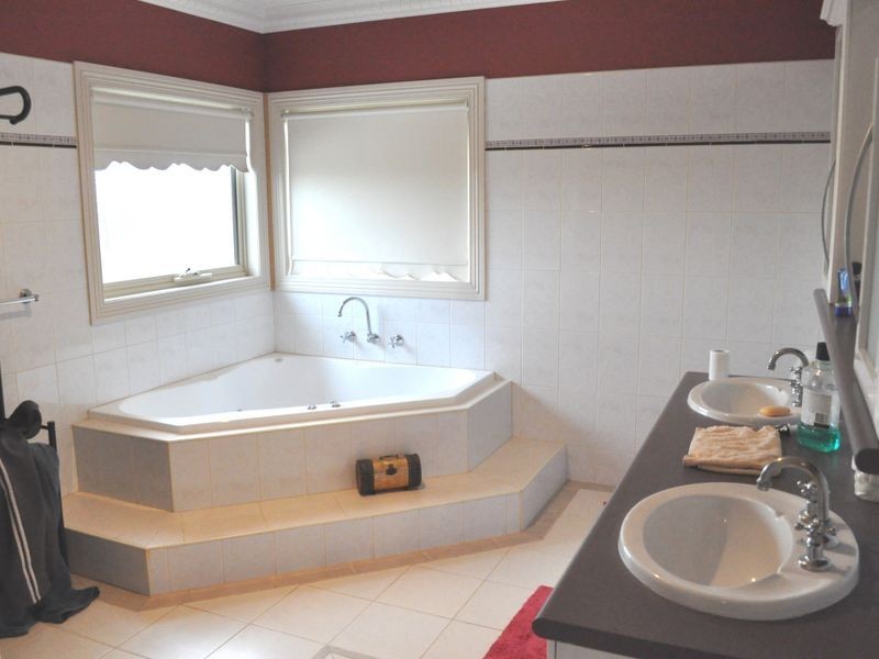 3 Cassinia Crescent, Meadow Heights VIC 3048
