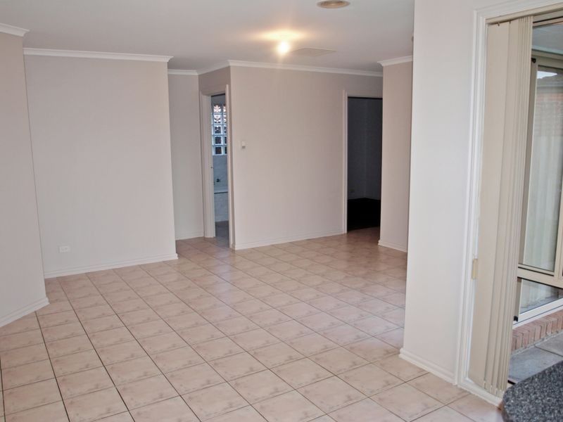 2/9 Chircop Close, Sydenham VIC 3037