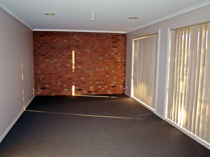 2/9 Chircop Close, Sydenham VIC 3037