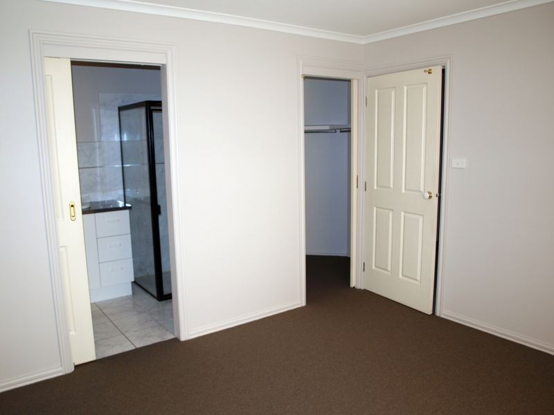 2/9 Chircop Close, Sydenham VIC 3037