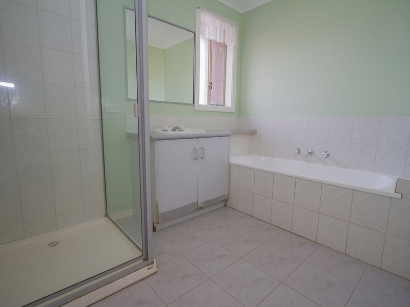 2 Eucalyptus Place, Meadow Heights VIC 3048