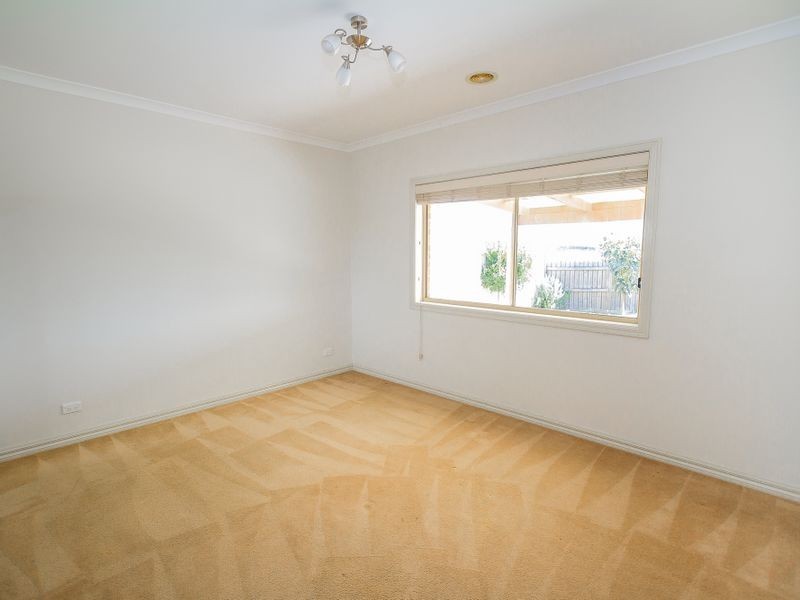 4 Wild Crescent, Roxburgh Park VIC 3064