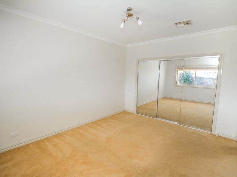 4 Wild Crescent, Roxburgh Park VIC 3064