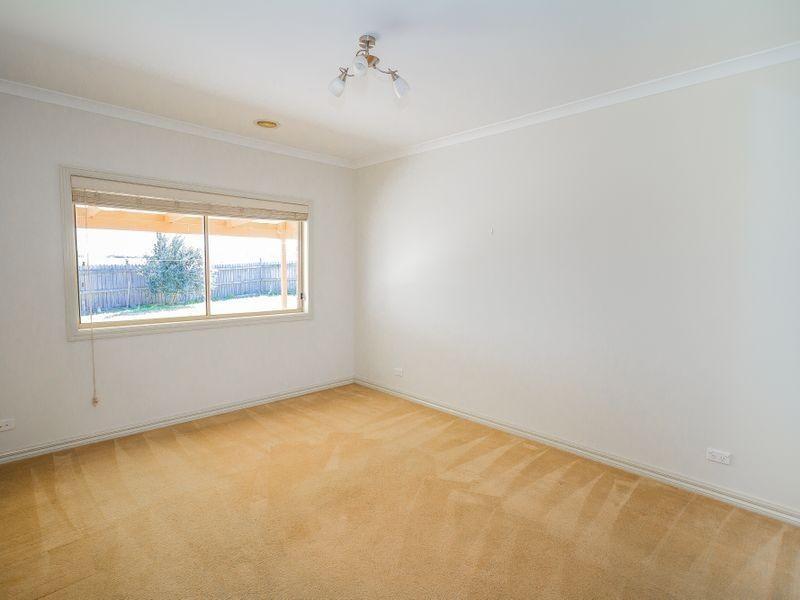 4 Wild Crescent, Roxburgh Park VIC 3064