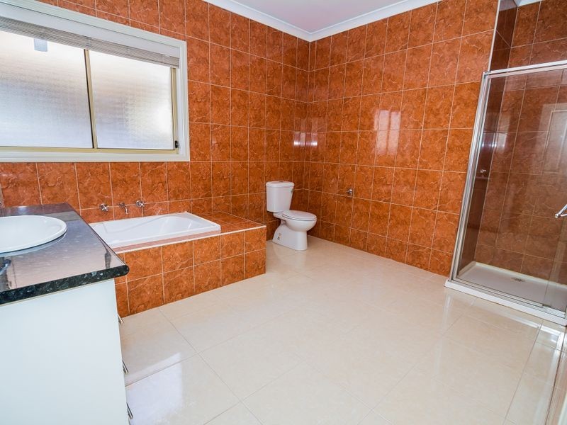 4 Wild Crescent, Roxburgh Park VIC 3064