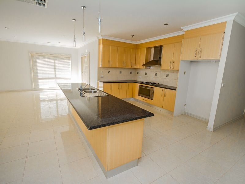 4 Wild Crescent, Roxburgh Park VIC 3064