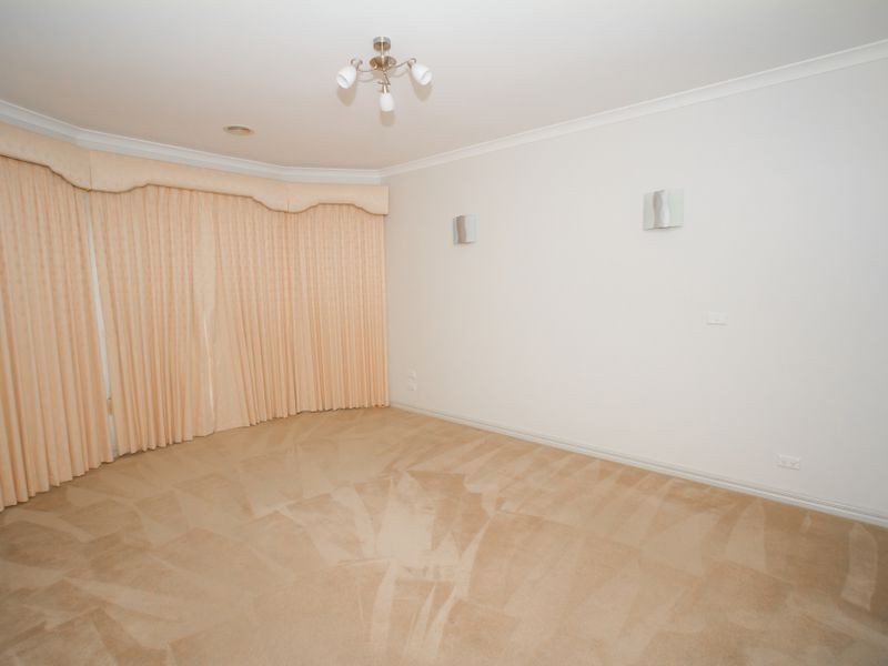 4 Wild Crescent, Roxburgh Park VIC 3064