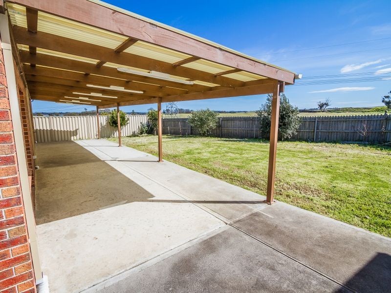 4 Wild Crescent, Roxburgh Park VIC 3064