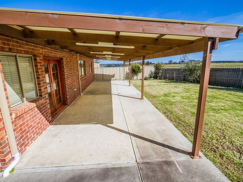4 Wild Crescent, Roxburgh Park VIC 3064