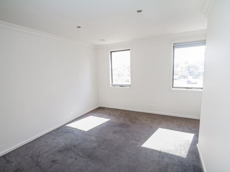 17 Crestview Close, Roxburgh Park VIC 3064