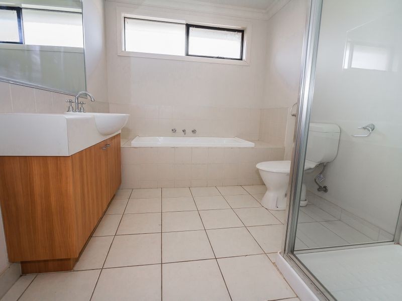 17 Crestview Close, Roxburgh Park VIC 3064