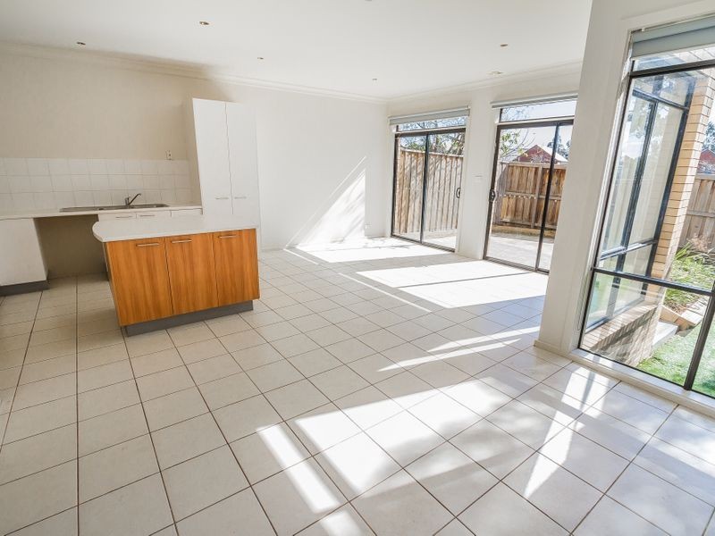 17 Crestview Close, Roxburgh Park VIC 3064