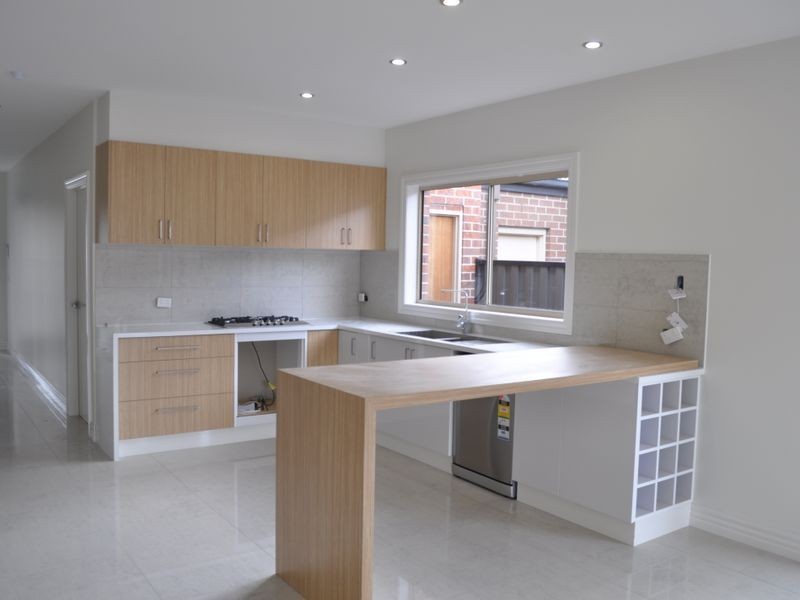 6 Viewside Crescent, Craigieburn VIC 3064