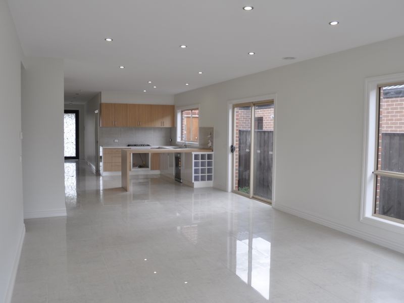 6 Viewside Crescent, Craigieburn VIC 3064