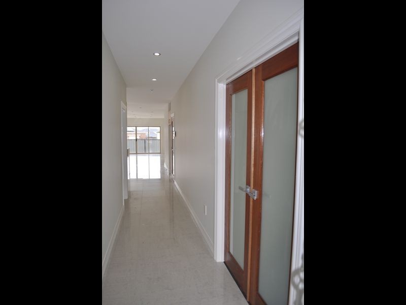 6 Viewside Crescent, Craigieburn VIC 3064