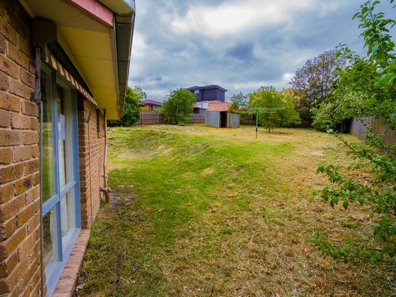12 Green Valley, Meadow Heights VIC 3048