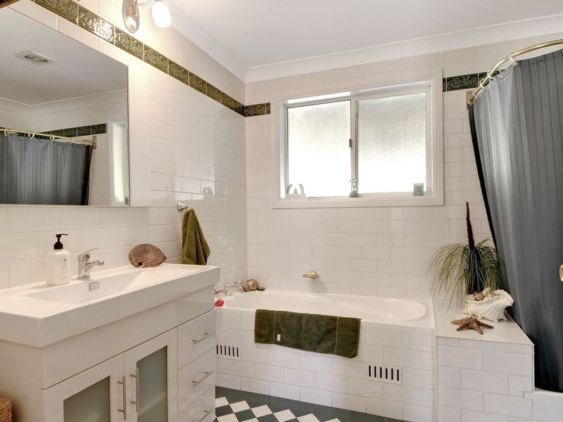20 Farnborough Drive, Moss Vale NSW 2577