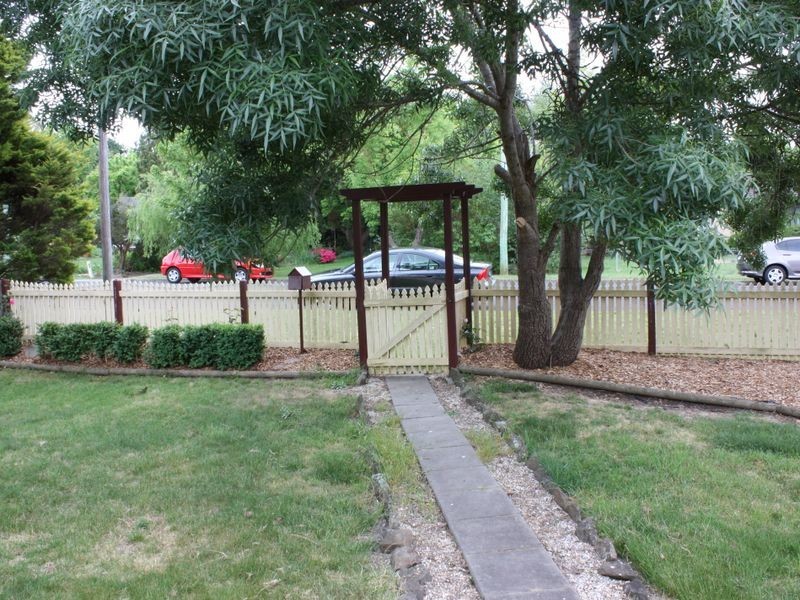 17 Thompson Street, Bowral NSW 2576