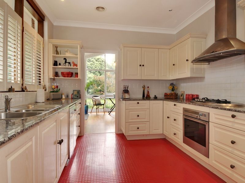 11 Hurlingham Avenue, Burradoo NSW 2576