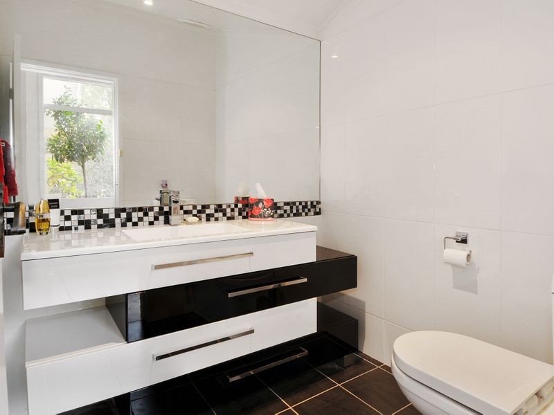 11 Hurlingham Avenue, Burradoo NSW 2576